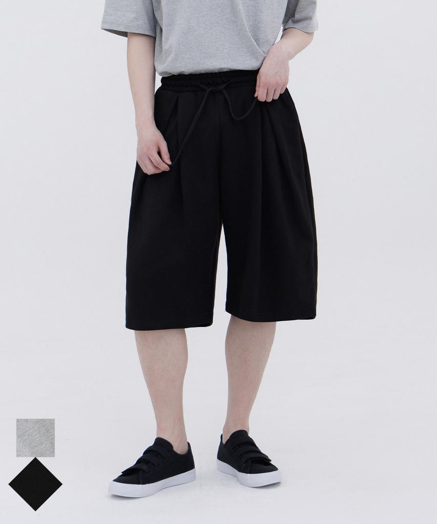 Akeusi 4-Pintuck Wide Maxi Oversized Training Elastic Waist Half Pants Unisex (2 Colors)