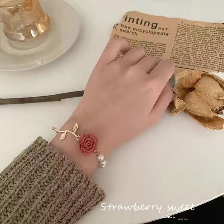 

Браслет с розой, винтажный, барочный жемчуг, темпераментное украшение, женский, с белым цветком, милый браслет