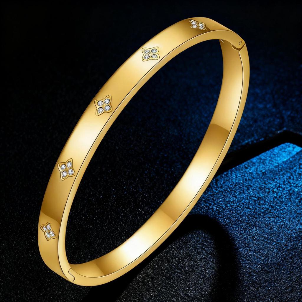 Flower Temperament Stainless Steel Bracelet Four-leaf Clover Titanium Steel Bracelet Light Luxury