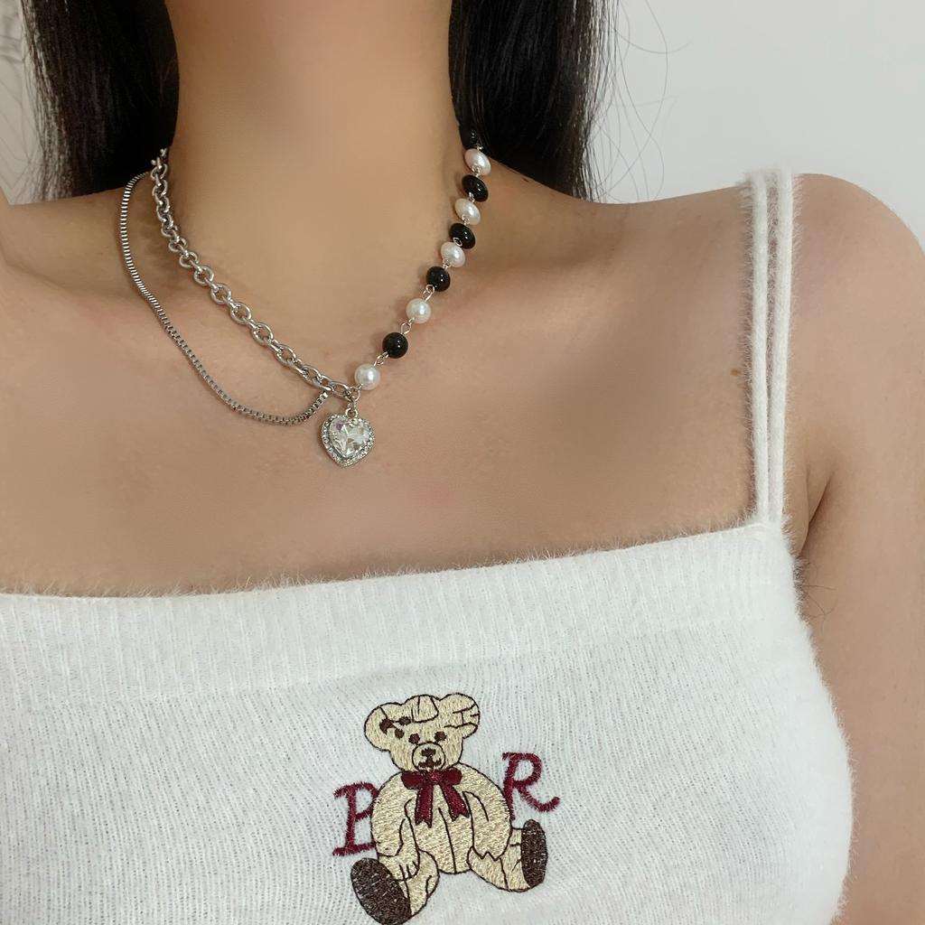 Black and White Pearl Splicing Two Pieces of Love Necklace, Female Tide Niche Design, Sweet and Cool Style Collarbone Chain, Sweater Chain Accessories