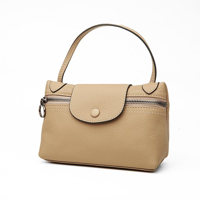 

New first-layer cowhide one-shoulder messenger bag, underarm bag, light and versatile underarm leather women s bag, box bag.