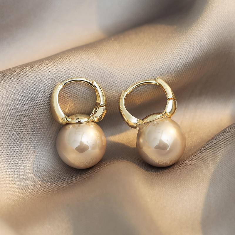 

New Simple Celebrity Style Gold Color Pearl Drop Earrings For Woman 2026 Korean Fashion Jewelry Wedding Girl s Sweet Accessories