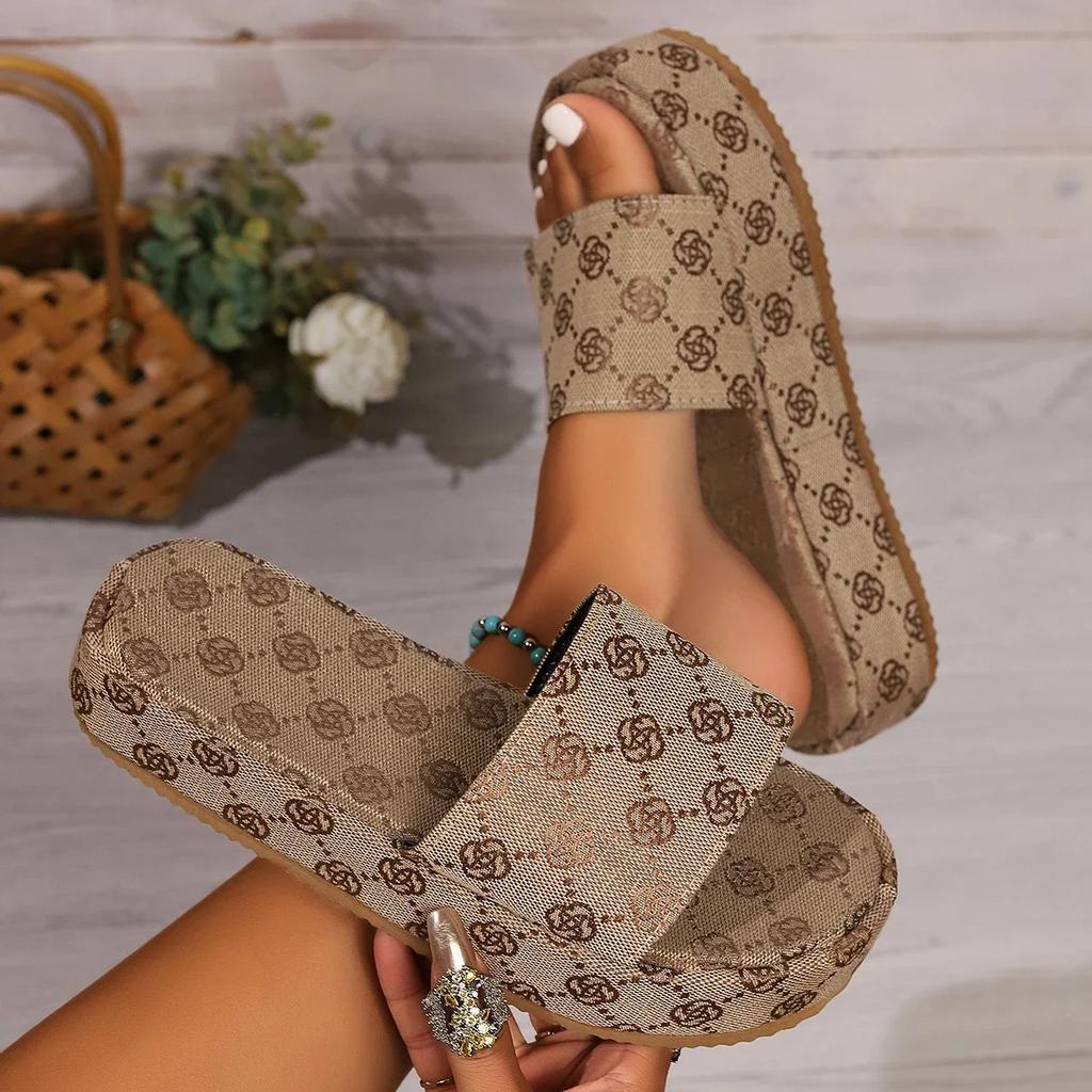 Fashion Women Slippers 2025 New Summer Fashion Platform Sandals Thick Sole Solid Color Slippers Party Beach Women Shoes Slides Women