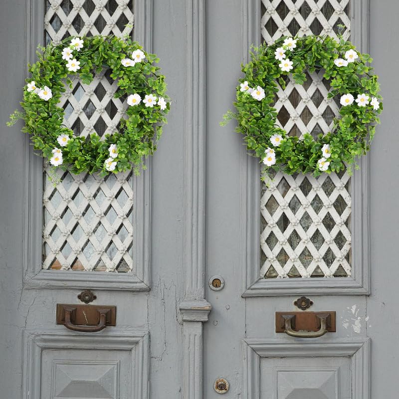 Green Clover Wreath with Daisies, Spring Summer Front Door Wreath, Irish Themed Outdoor Wall Decor, Elegant Shamrock