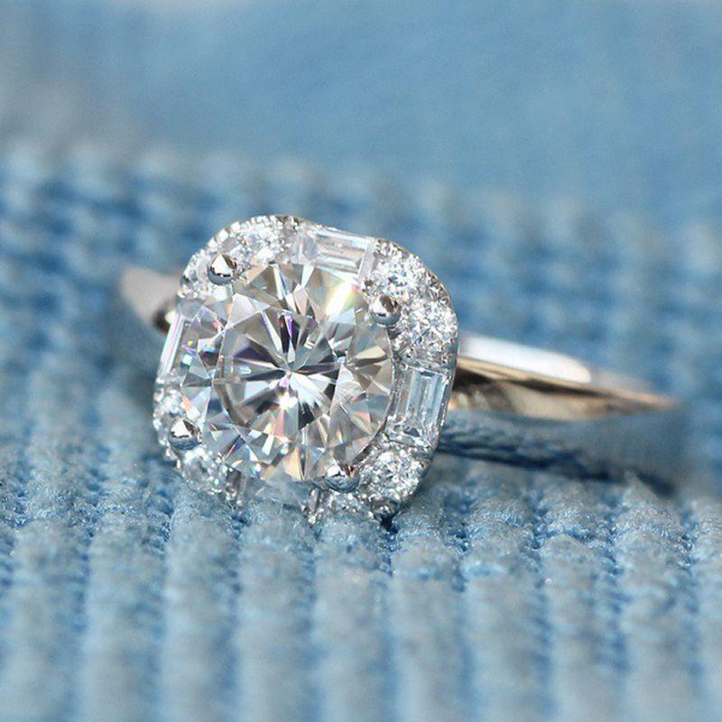 Classy Platinum Colored Wedding Ring For Women With Square Zircon Gem