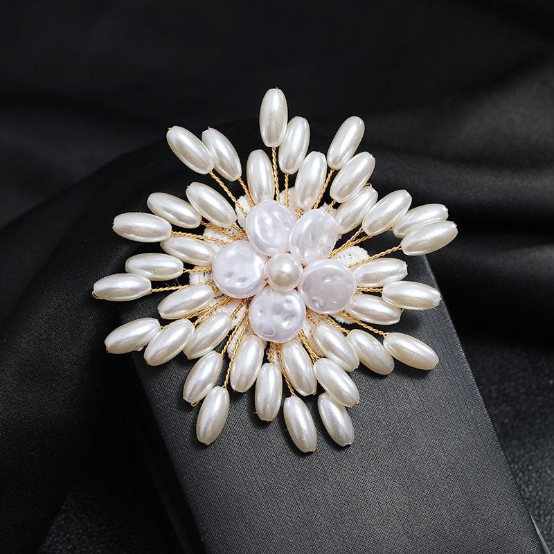 

New Luxury Pearl Brooches Women Rhinestone Snowflakes Flower Lady Wedding Party Pins steven universe pinsforbackpacksbeetlejuice