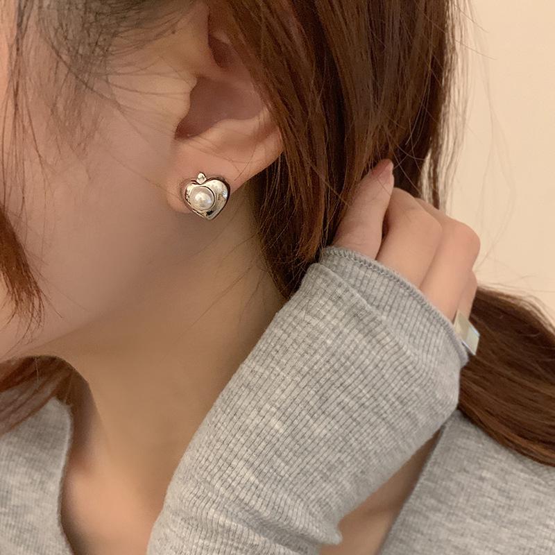 Elegant Pearl Heart Stud Earrings for Women - Fashionable and Artistic Peach Heart Design