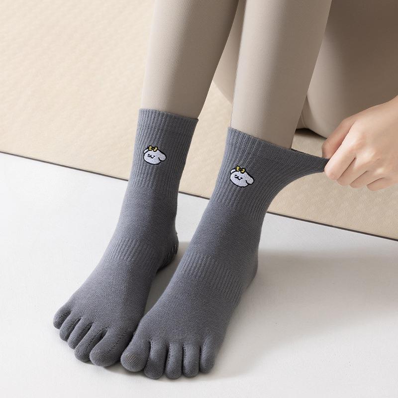 Spring and Autumn Five-fingered Socks with Granular Glue On The Soles of The Feet, Sweat-absorbing and Anti-slip Toe Socks, Boneless Yoga Socks