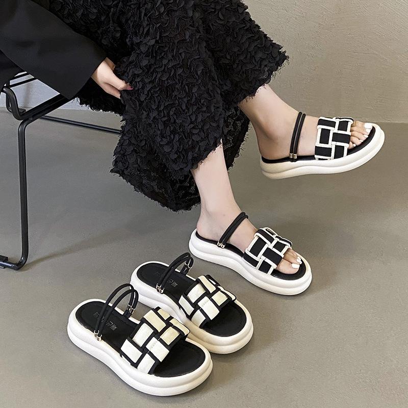 Beautiful Thick-soled Cool Slippers for Women's Summer Wear with Skirts, New High-end Beach Shoes