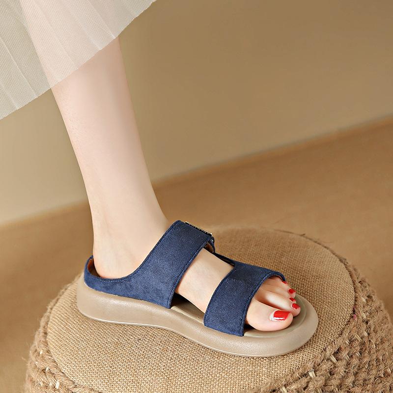 Tjocksulade matta platt-sulade enords tofflor för dam 2024 sommar nya öppen tå muffin mjuk-sulade kardborre mångsidiga sandaler