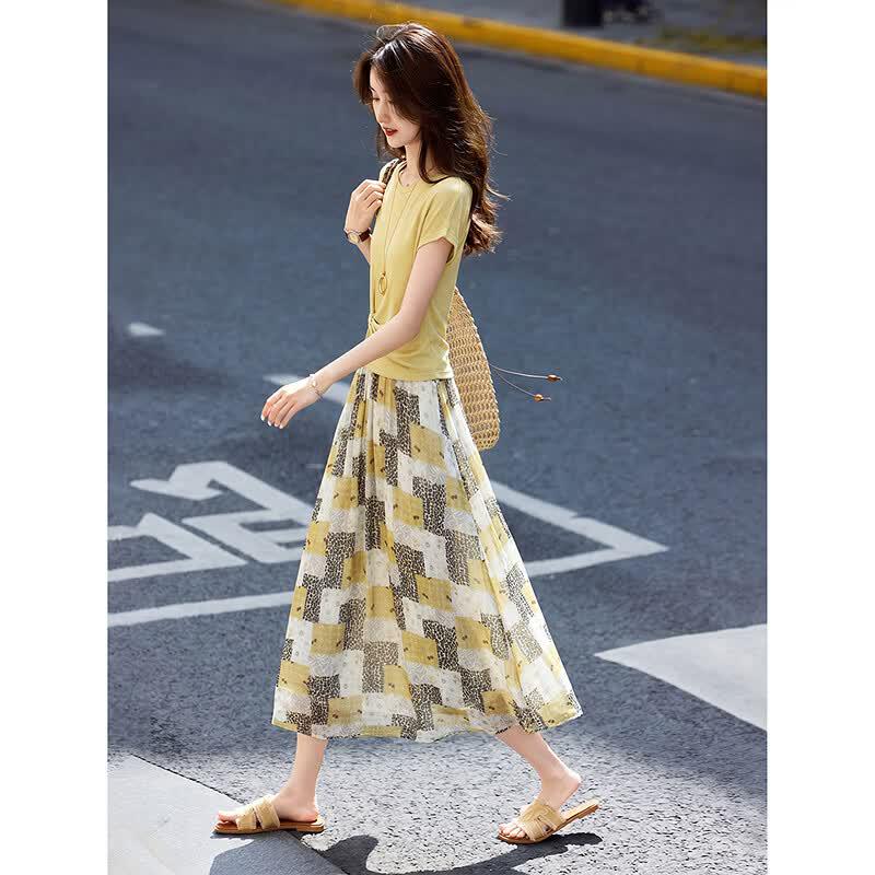 Summer Short-Sleeve T-Shirt and Plaid Skirt Set