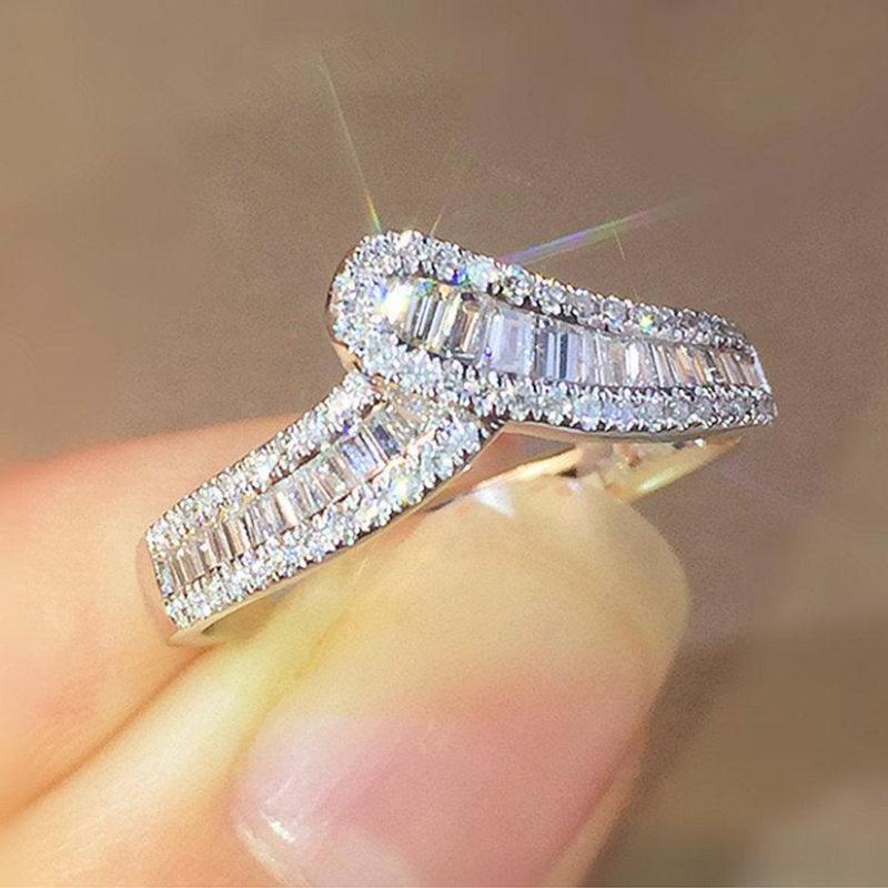 Design Sense Bright Irregular Diamond Ring, Niche Premium Sense Noble Women's Ring Jewelry, Retail