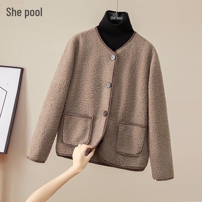 

Женская плюшевая куртка с контрастной отделкой и круглым вырезом S