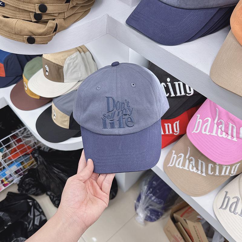 

Оптовая продажа из Кореи 2024 года, новая нишевая брендовая бейсболка с вышивкой букв, подходящая по цвету, большая окружность головы, мягкая кепка Head circumference 54-59CM серый