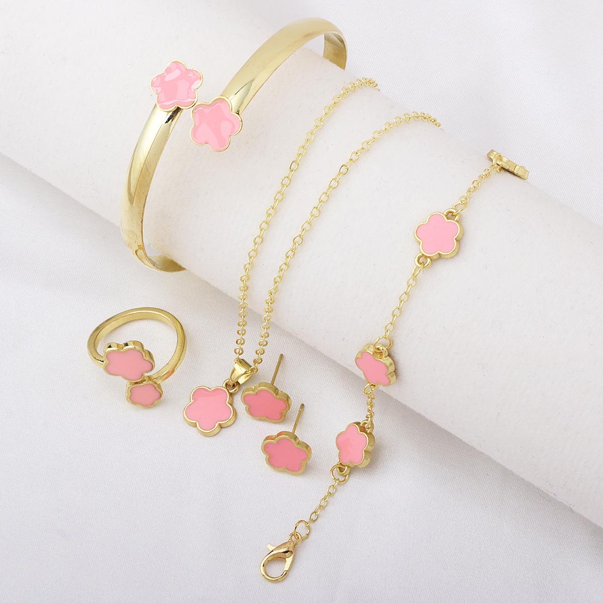 

Стильный комплект украшений Lucky Clover из 5 предметов — ожерелье, серьги, кольцо, браслет и браслет — цинковый сплав, идеально подходит для повседневной носки или в качестве подарка! 5 piece jewelry set розовый