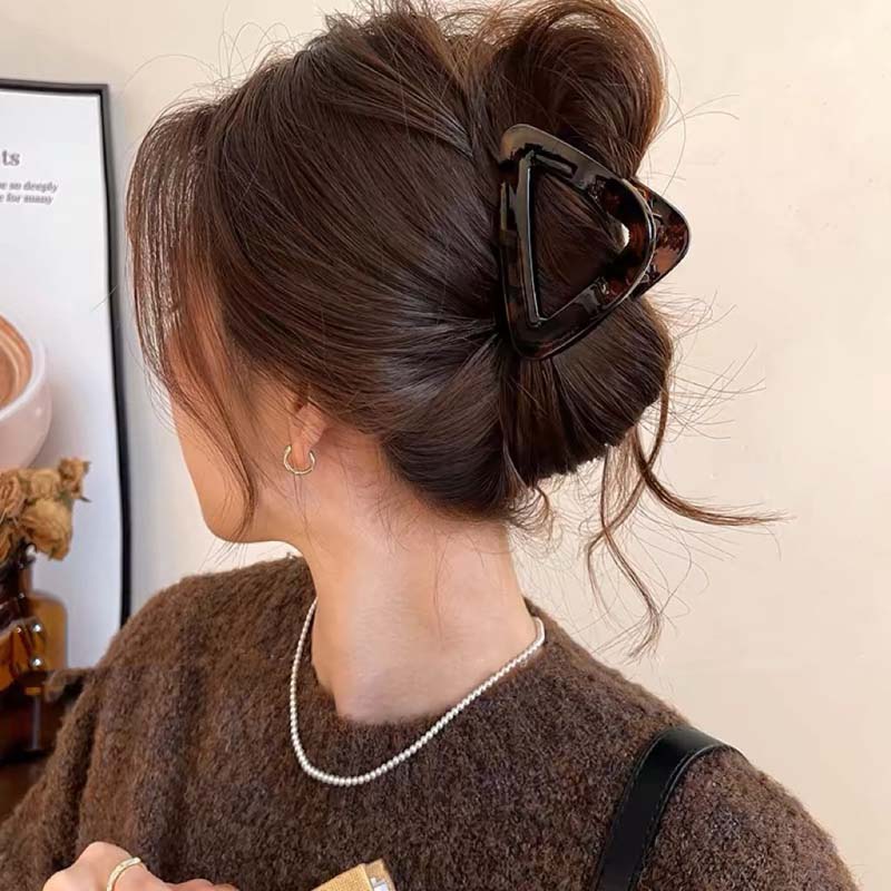 Vintage Acetate Triangle Hair Claw Clip For Women Elegant Sweet Hollow Geometric Shark Clips Half Hair Tie Clip Hair Accessories