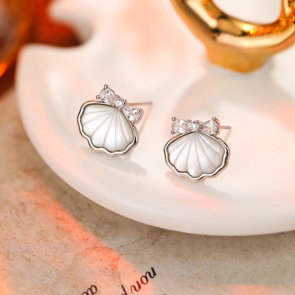 Hochwertiger Luxus Natürliche Muschelohrstecker S925 Silbernadel Ohrringe Leichter Luxus High-End Stil Temperament Ohrringe Frauen