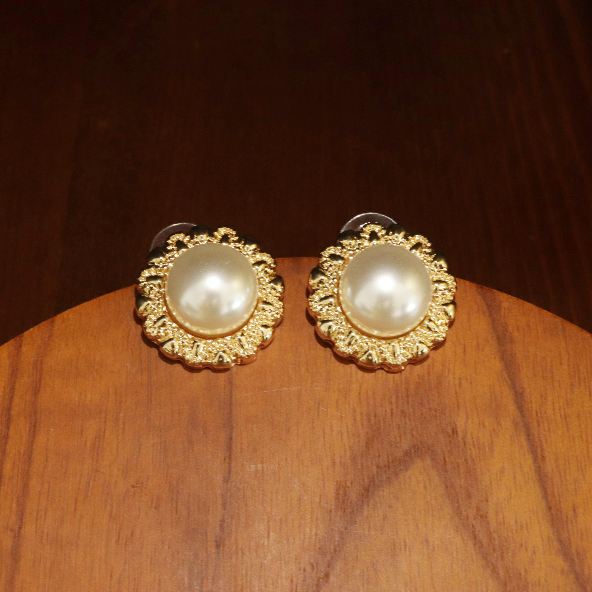 Elegant Baroque Pearl Necklace & Gold-Plated Round Pearl Earring Set