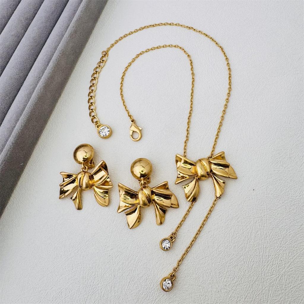 Oscar Gold-Plated Retro Bow Pendant Necklace - Minimalist Women's Design