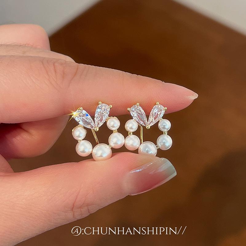 

Micro-set pearl zircon earclips without ear piercings, women s French light luxury retro temperament love earrings, unique design earrings