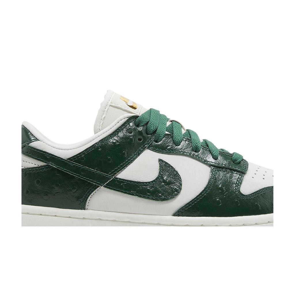 Nike Damen Dunk Low LX 'Gorge Green Strauß' (Damengrößen) Phantom / Gorge Green / Sail / Metallic Gold Skateboard-Schuhe FJ2260 002