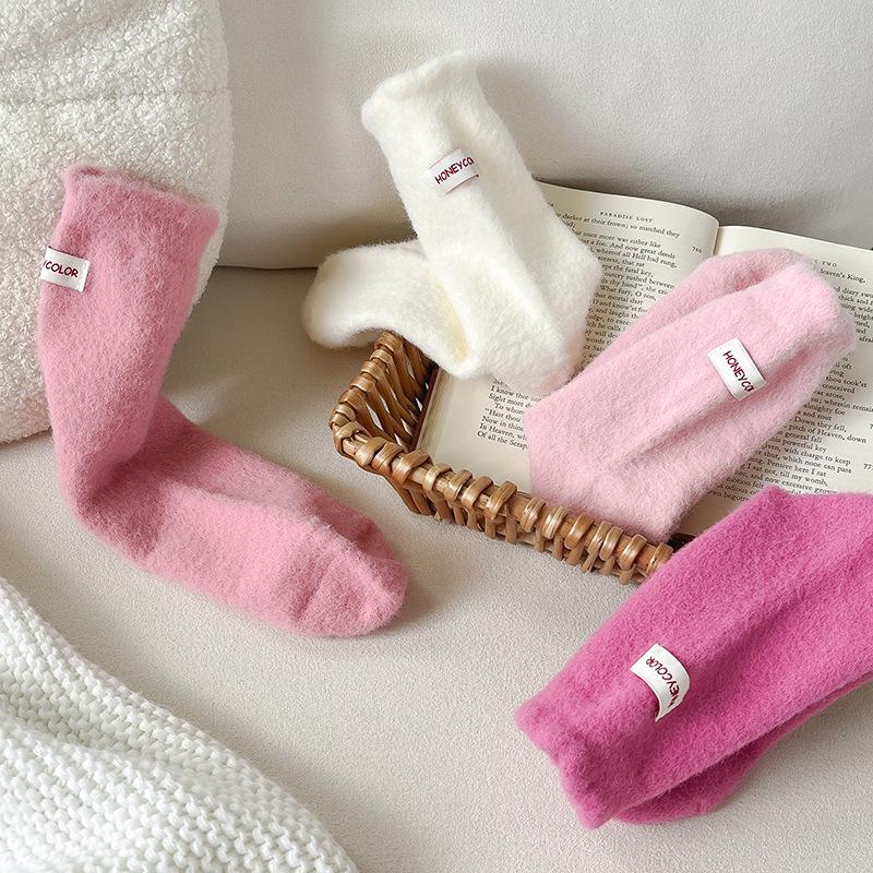 Plush Socks for Women in Winter, Thickened and Warm Mid-calf Socks, Trendy Heel, Fabric Label, Personalized Outerwear Postpartum Socks