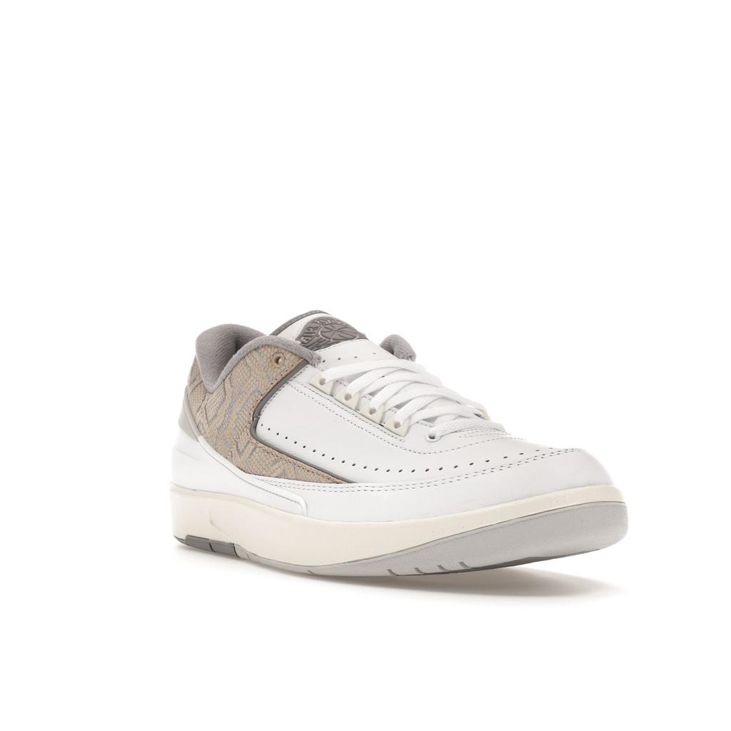 Pantofi sport pentru bărbați Air Jordan 2 Retro Low Python, alb ciment-gri Sanddrift DV9956-100