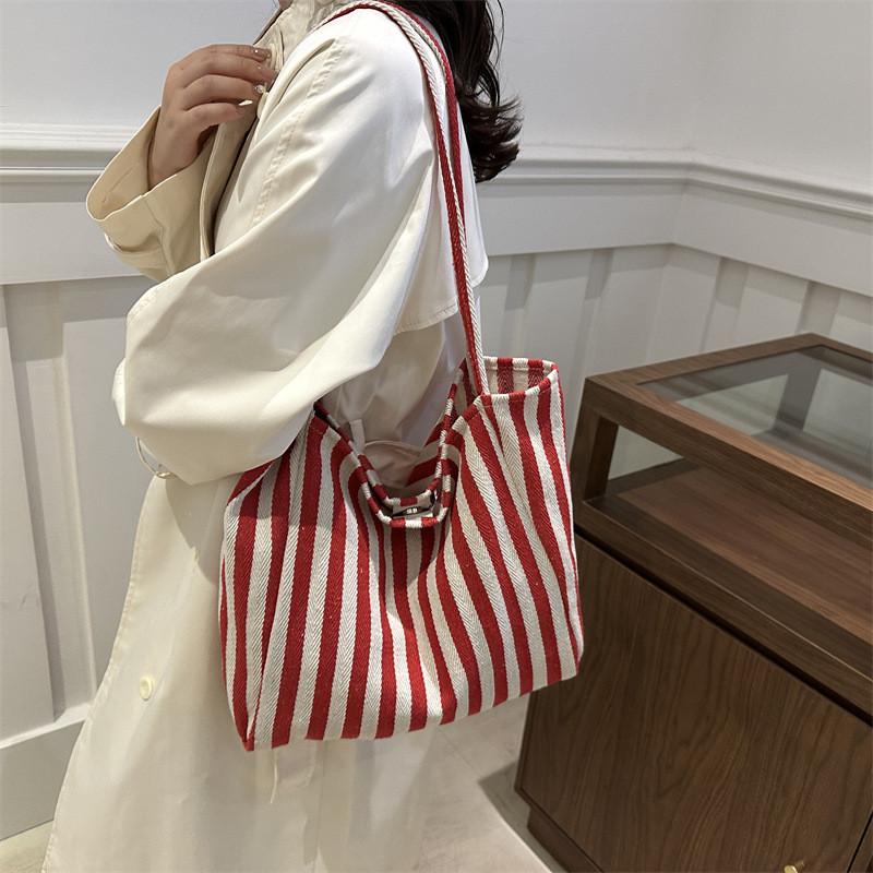 Stylish And Spacious Retro Canvas Tote Bag For Everyday Fashionable Shopping