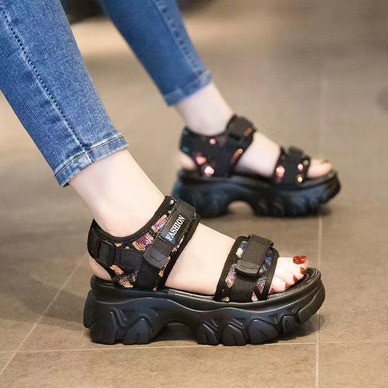 

Женские спортивные пляжные сандалии на массивном каблуке - Лето 2025, корейский стиль, толстая платформа и мягкая подошва. 38