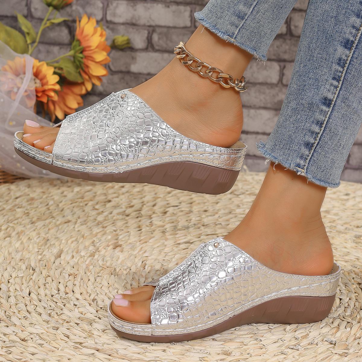 

Женские сандалии со змеиным рисунком, повседневные пляжные шлепанцы на низкой танкетке и платформе, без шнуровки на мягкой подошве, большие размеры