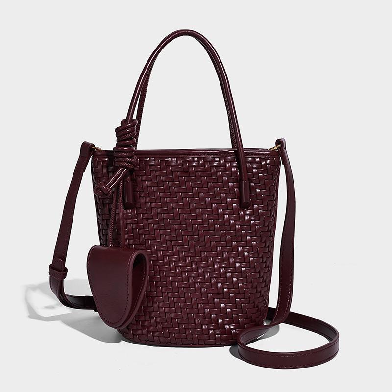 Niche Handwoven Fashion Handheld Bucket Bag for Women 2025 New Versatile Exquisite Light Luxury Shoulder Bag Crossbody Bag