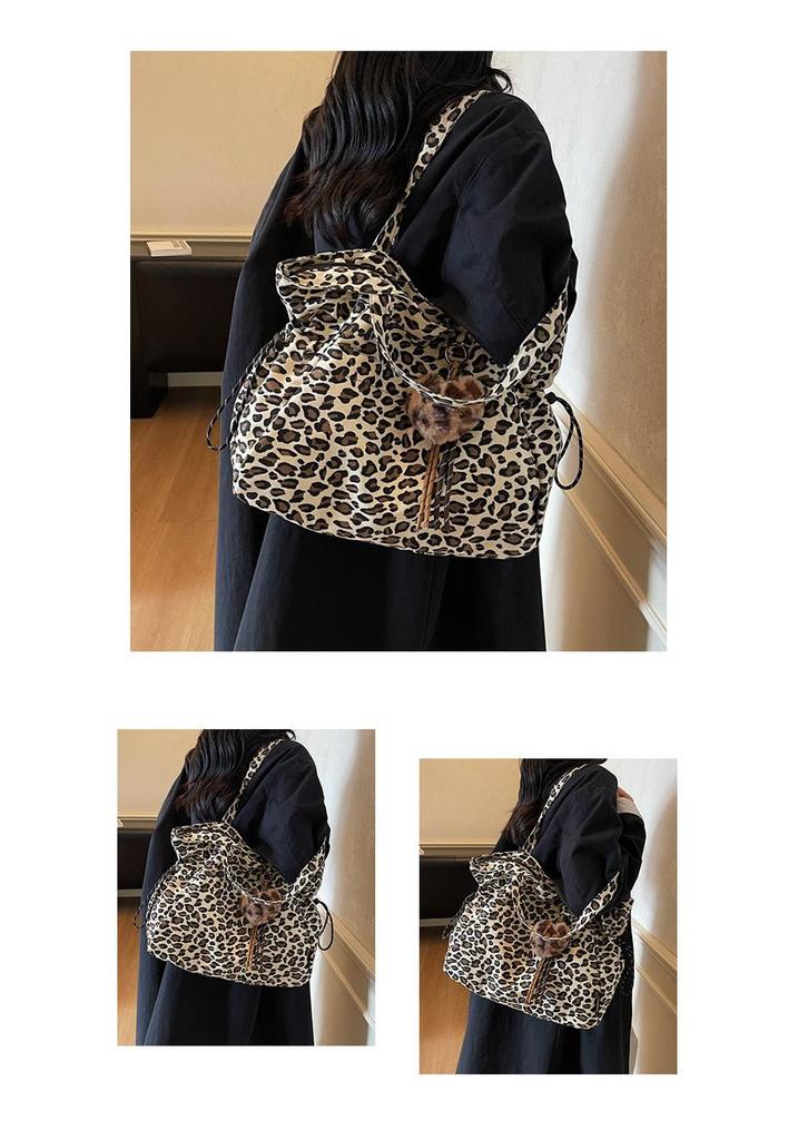 Korean Retro Leopard Print Canvas Tote Bag - Fashionable, Large Capacity, Shoulder/Underarm Style Suitable for Commuting and Shopping