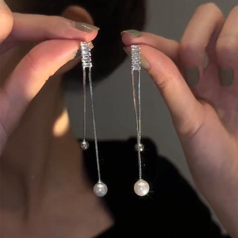 

Rectangle tassel pearl earrings ins style personalized light luxury stud earrings fashionable new versatile earrings