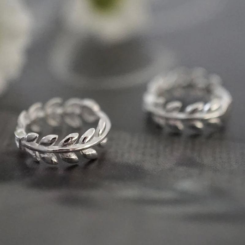 Huitan Zinc Alloy Color Olive Leaf Shaped Hoop Earrings Women Exquisite Small Circle Earrings Daily Wear Statement Zircon Drop Ship