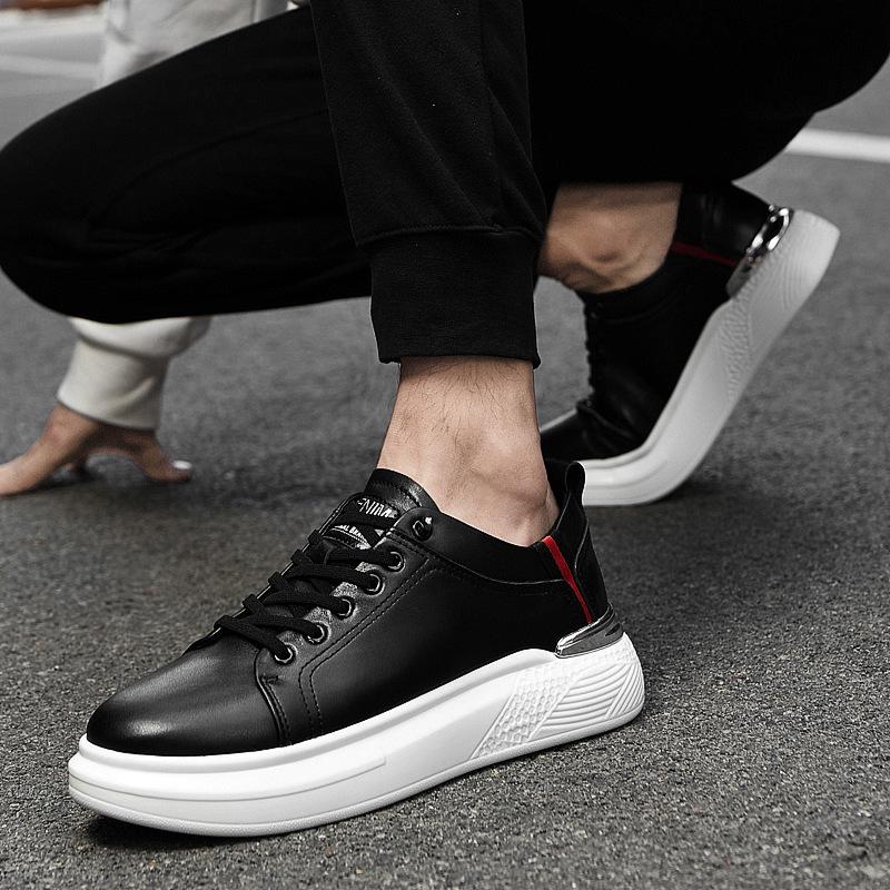 5001 Herren Höhe-Steigernde Low-Top Plateau-Sneaker, Obermaterial aus Rindsleder, Dicke Sohle, Lässige Weiße Sportschuhe, Trendiger Frühjahrsstil.