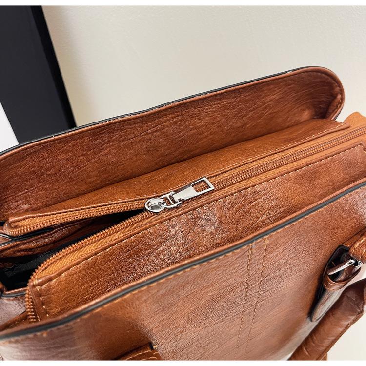 European and American Retro Shoulder Messenger Bag