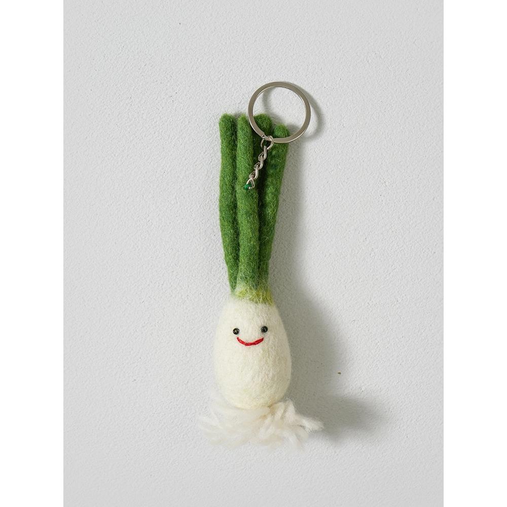 

Daiso Брелок из шерсти в форме овоща Зеленый лук
