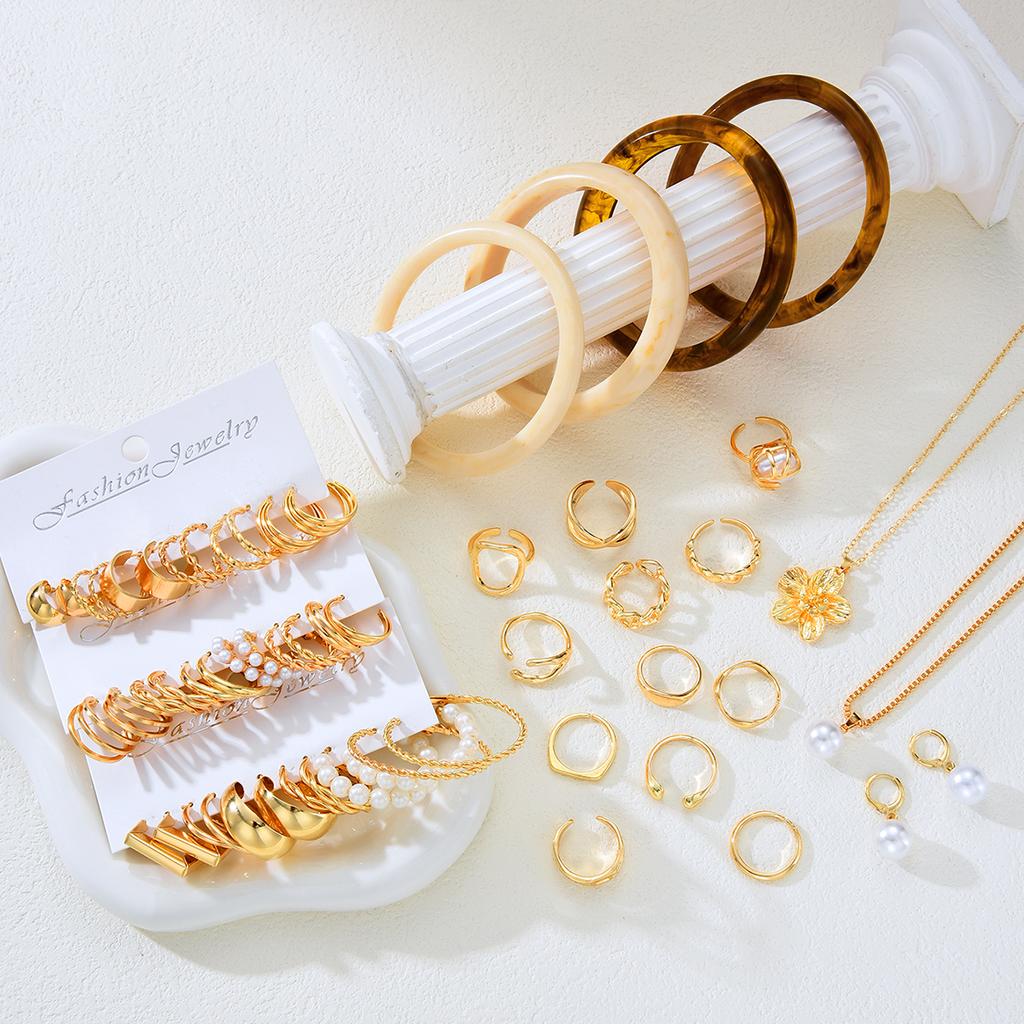 56 Adet Zarif Vintage Çiçekli İnci Burgulu Yılan Zincirli Geometrik C Şekilli Küpeler Kolyeler Yüzükler Bilezikler Takı Seti Kadınlar İçin