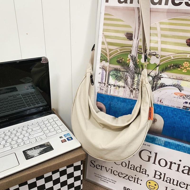 

Simple casual dumpling bag women s nylon cloth autumn fashion shoulder bag couple Japanese and Korean version large-capacity messenger bag