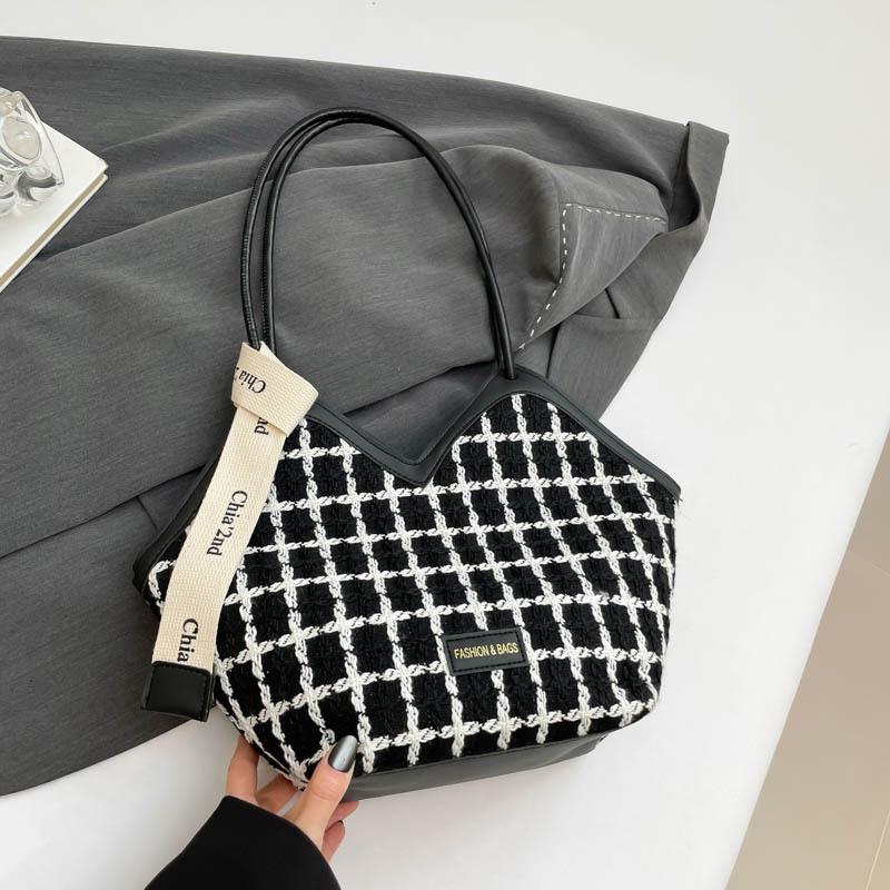 Plaid Shoulder Bag Women's 2025 Winter New Trendy Fashion Sense Large Capacity Commuter Tote Bag Underarm Bag Women