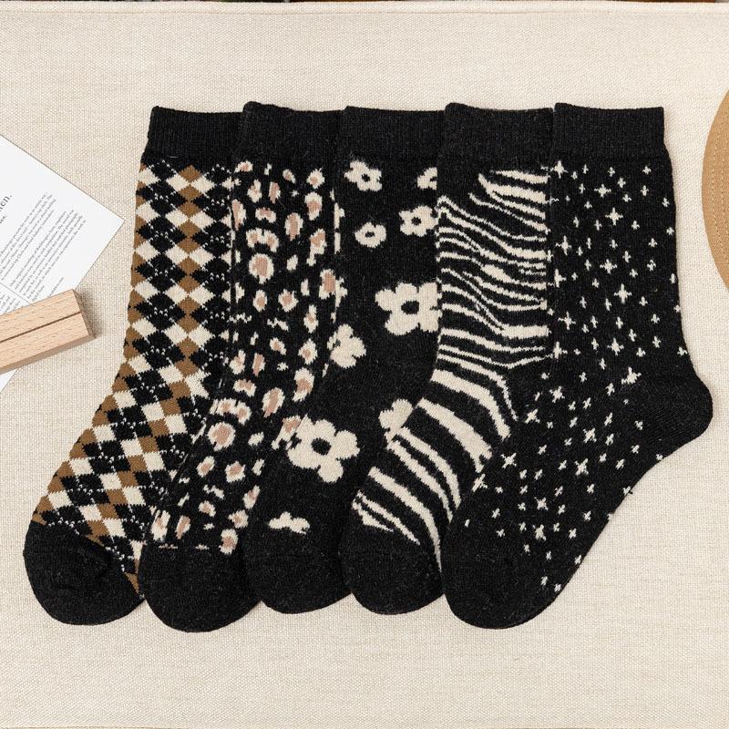 5/10 Pairs Comfortable Casual Winter Thickened Warm Socks for Women Mid Calf Cute Yellow and Green Looped Socks Home Use Long Wool Socks