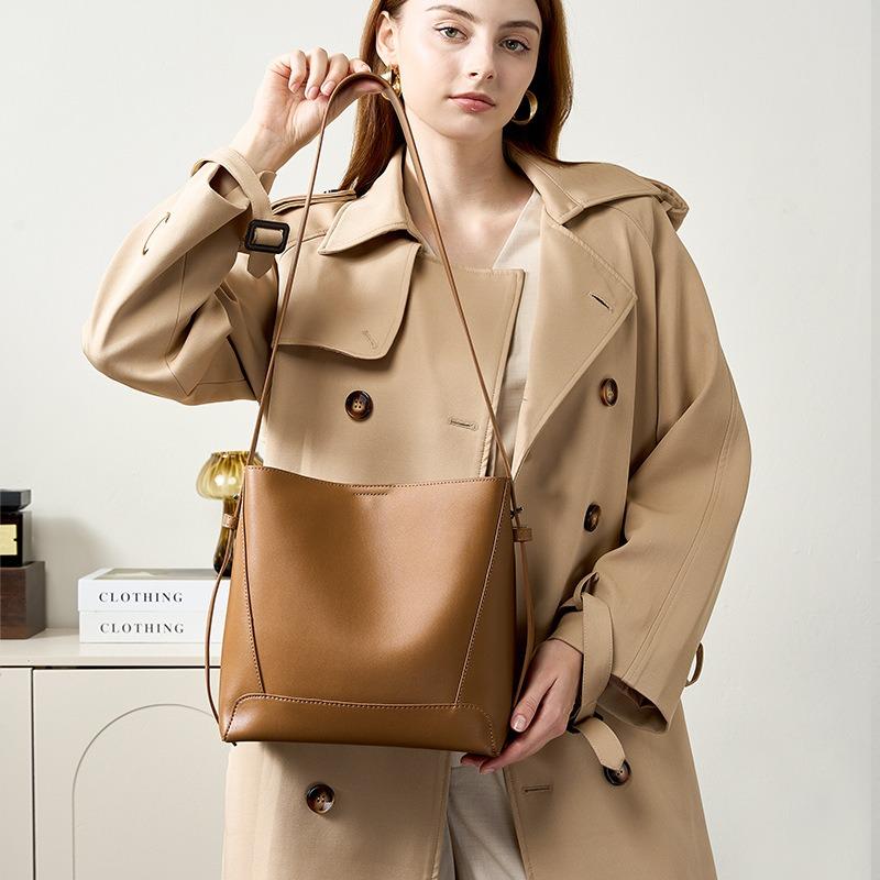 Bag women's new high-end simple commuter cowhide messenger bag large-capacity leather shoulder bucket bag women