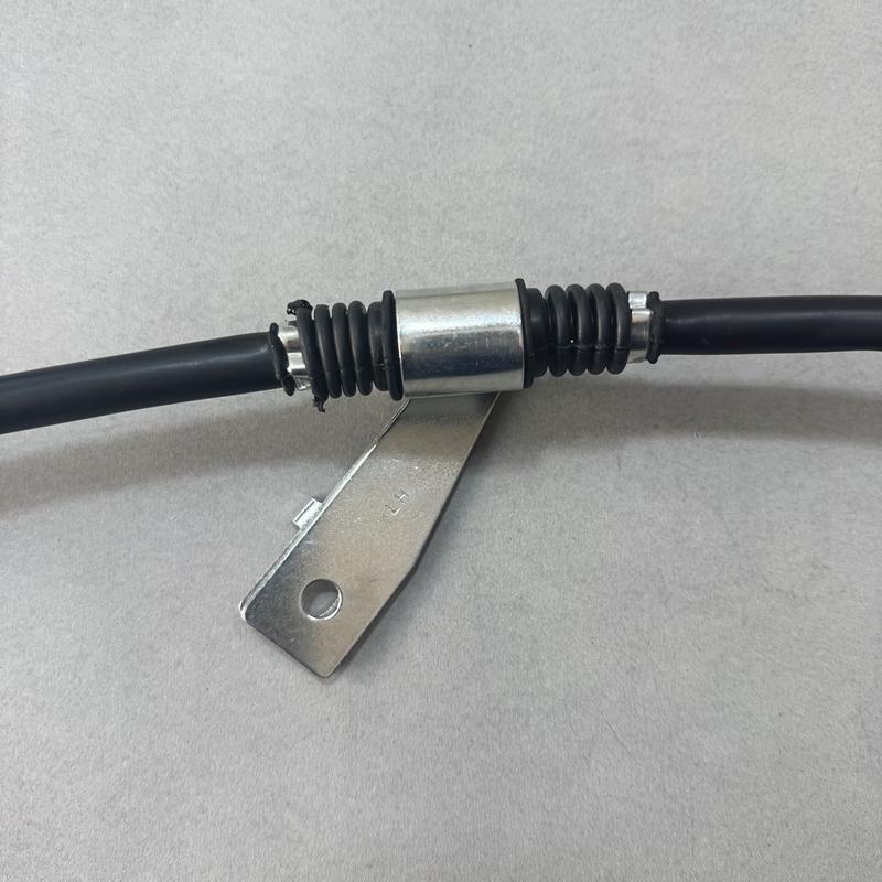 Lankovody zadní ruční brzdy levý pravý LH RH 2KS PRO Ssangyong Rexton W/5-LINK 2006+ OEM 4901008B03 4902108000