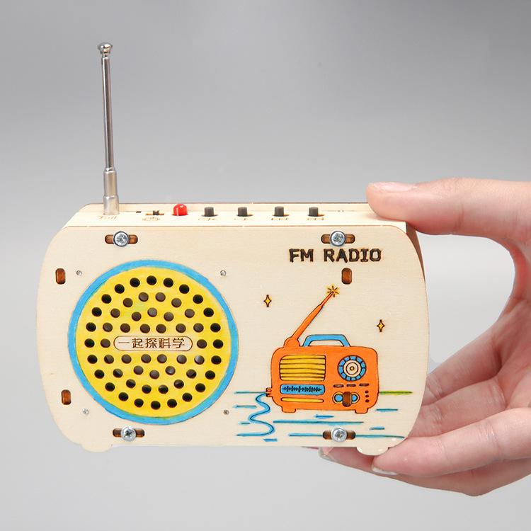 Wissenschaft und Technologie Kleine Produktion Kinder Lernspielzeug DIY Radio Student Selbstgemachtes handgemachtes Modell Wissenschaftliches Experiment