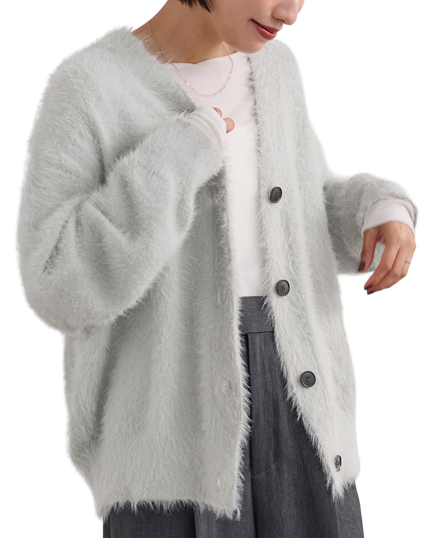 

Ваш женский кардиган BGXU1897 из мохнатой вязки с пуговицами в тон, светло-серый, размер L