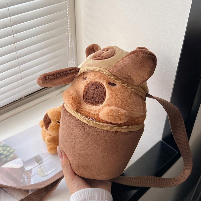 

Куклы в бесплатной сумке универсальны и милы осенью и зимой, а мультяшная красная панда сидит верхом на сумке по диагонали. one size fits all коричневый