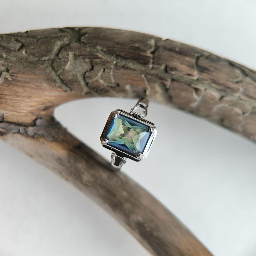 Silver Ring with Mystic Topaz 1.6ct, Item Weight 3.25 G (2191230)