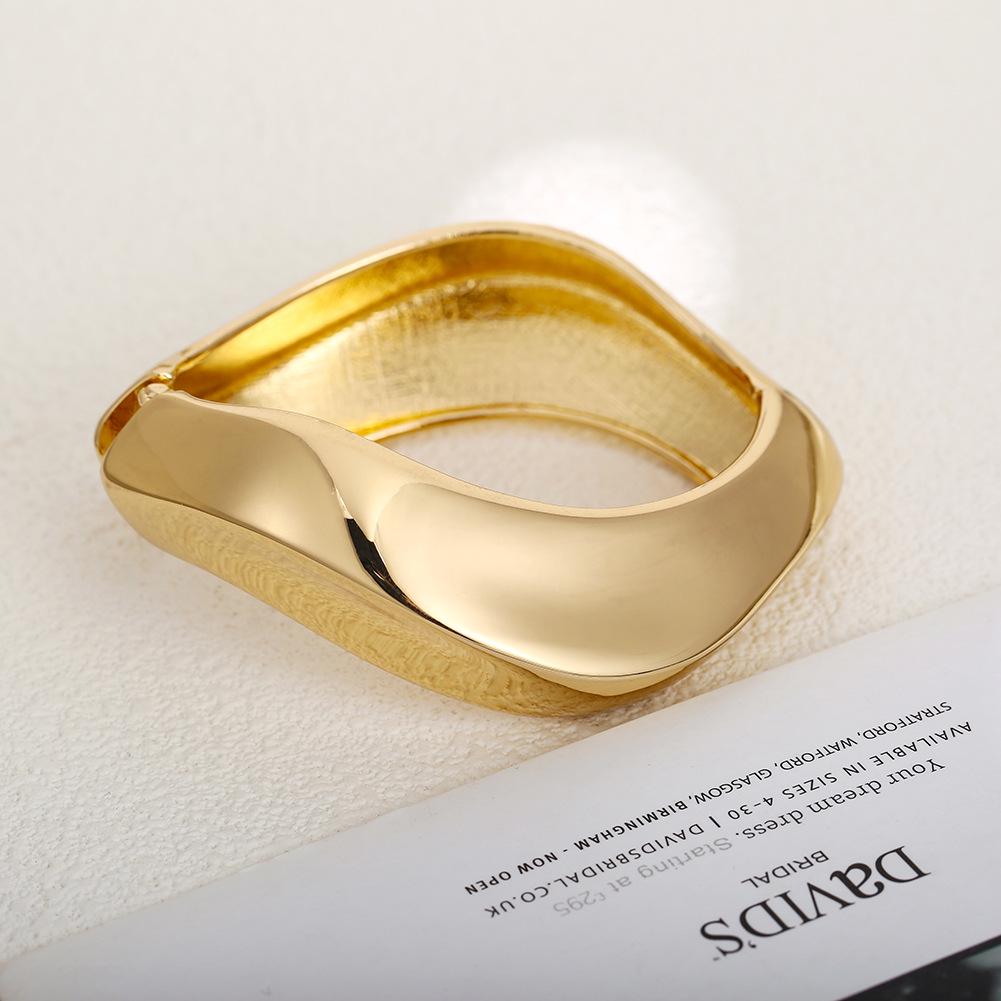 Einzigartiges Statement-Metallarmband - Europäisch/Amerikanischer Stil mit grenzüberschreitendem Flair, Neuer Trendschmuck