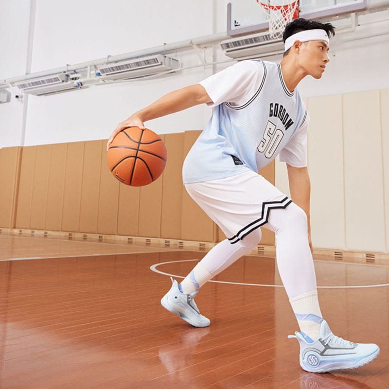 361 AG4 Aaron Gordon 4, Ice Blade Low Top Performance Basketball Shoes Men's White Blue 572341111-2