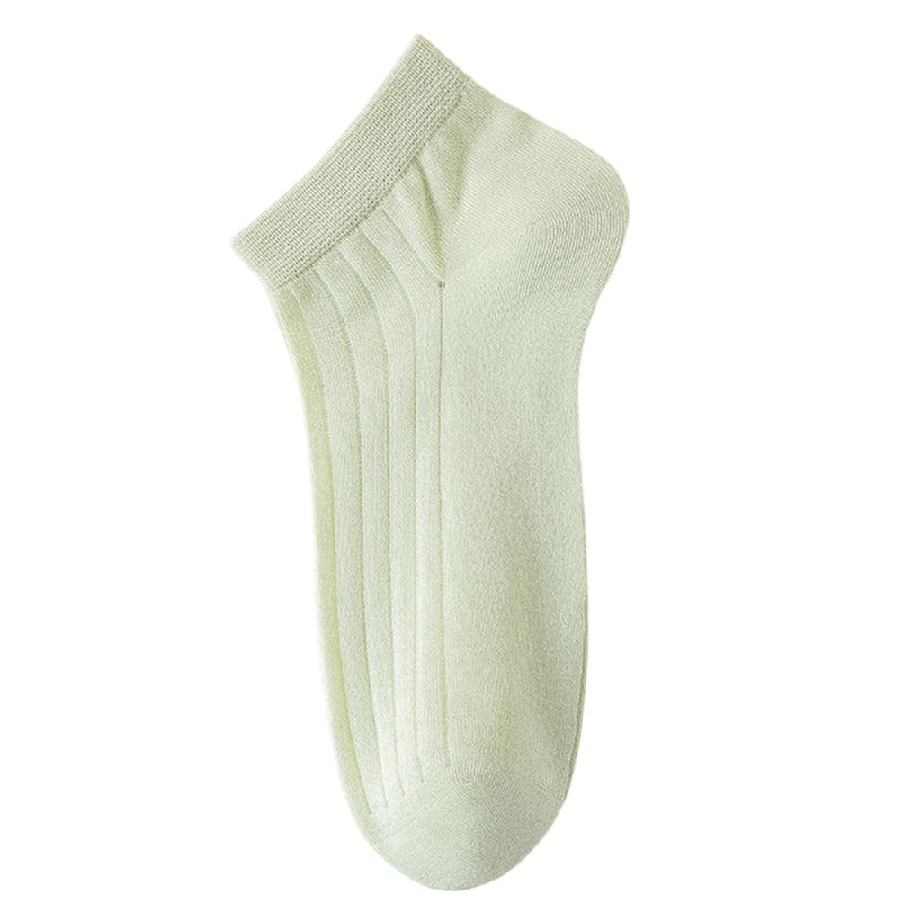 Women Lightweight Breathable No Slip Low Cut Socks Moisture Absorbing Short Ankle Socks for Daily Wear and Sports Activities